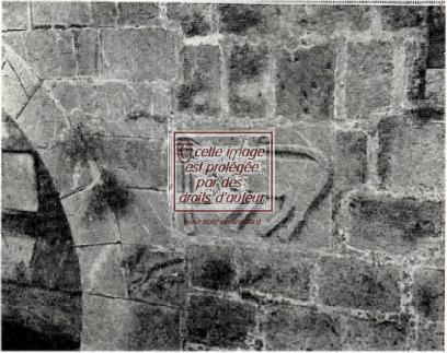 Rouad : Pierre sculptée dans une muraille